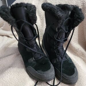 Columbia Black Fur-Trimmed Winter Boots